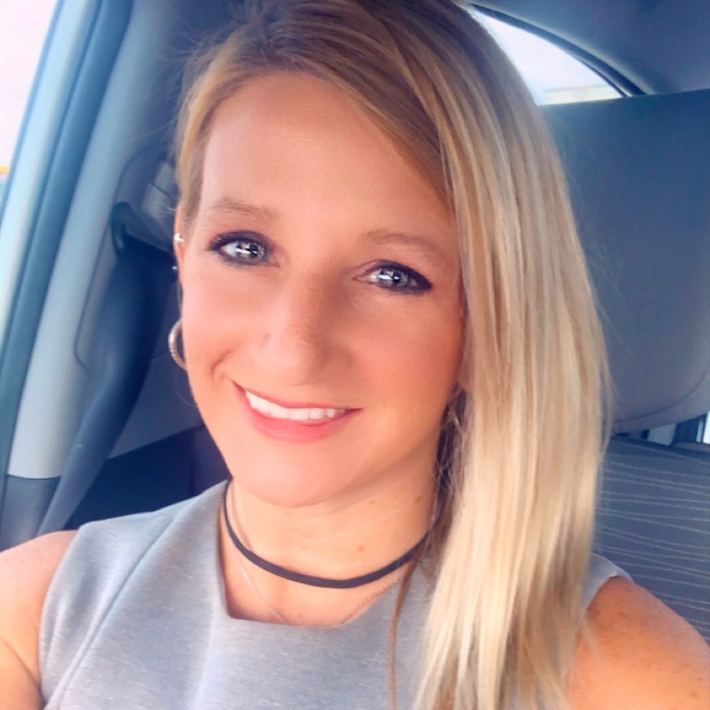 Meet your Posher, Whitney